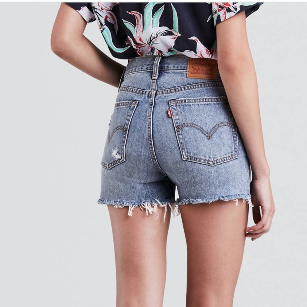 BRAND NEW Levi’s wedgie fit denim shorts